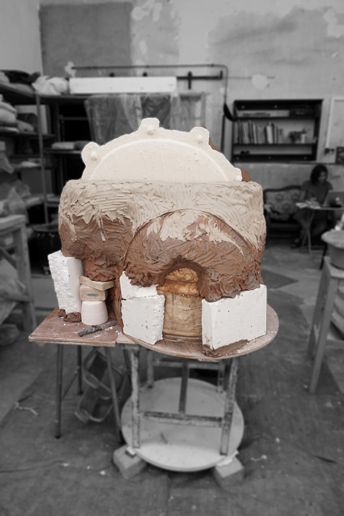 droledebete Moulage plâtre d’un grand volume, enterrage terre et polystyrène, atelier de l’Usine, été 2018.